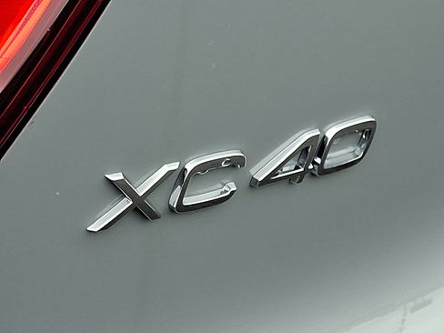 New 2025 Volvo XC40 B5 Plus w/ Protection Package Premier image 21