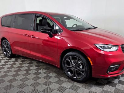 New 2026 Chrysler Pacifica Select