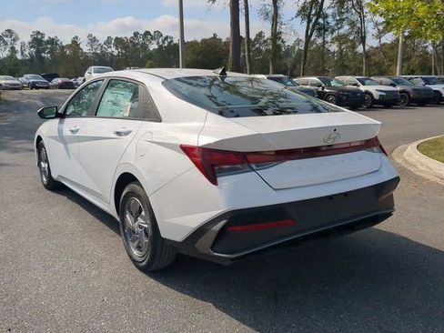 New 2026 Hyundai Elantra SE image 7