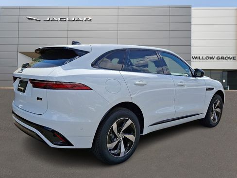 New 2026 Jaguar F-PACE R-Dynamic S image 2
