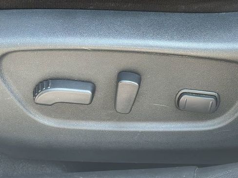 Used 2018 Nissan Rogue SV w/ Premium Package FWD image 16
