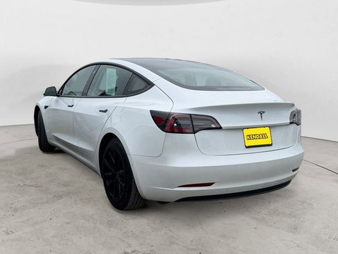 Used 2021 Tesla Model 3 Standard Range Plus image 2