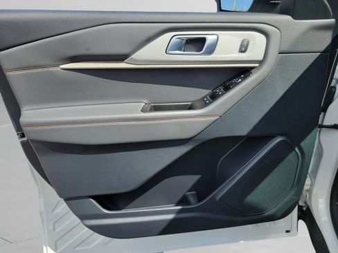 New 2026 Ford Explorer Active RWD image 15