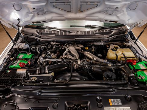 Used 2020 Ford F450 Platinum w/ FX4 Off-Road Package image 32