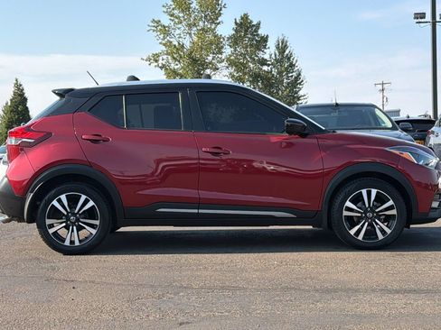 Used 2020 Nissan Kicks SR w/ SR Premium Package FWD image 2