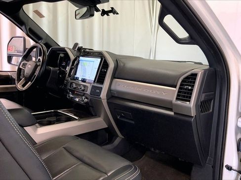 Used 2022 Ford F250 Lariat w/ Lariat Ultimate Package AWD/4WD image 28