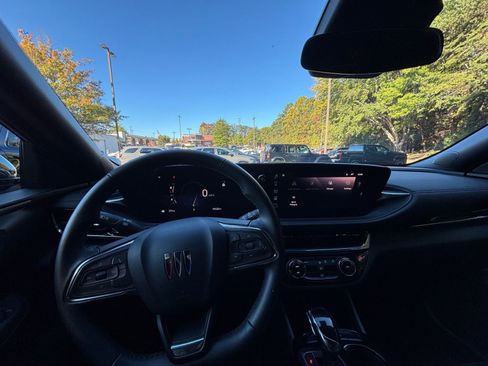 Used 2025 Buick Envista Sport Touring image 33