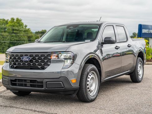 New 2025 Ford Maverick XL image 3