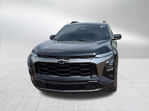 Used 2026 Chevrolet Equinox ACTIV w/ Convenience Package III AWD/4WD image 2