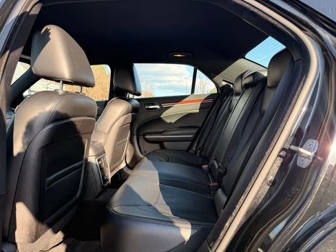 Used 2014 Chrysler 300 image 24