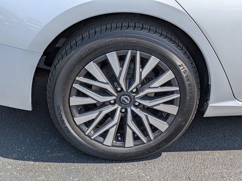 Used 2024 Nissan Altima 2.5 SV FWD image 27