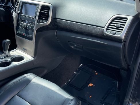 Used 2011 Jeep Grand Cherokee Laredo AWD/4WD image 22