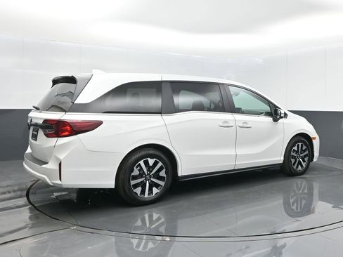 Certified 2026 Honda Odyssey EX-L image 8