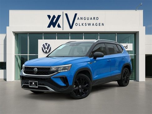 Used 2023 Volkswagen Taos SE w/ Panoramic Sunroof Package image 1