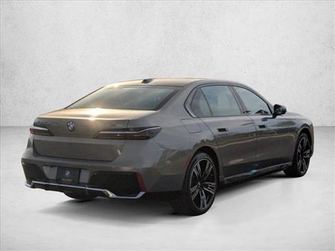 Certified 2023 BMW i7 xDrive60 image 5