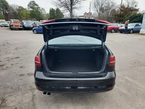 Used 2017 Volkswagen Jetta S image 16