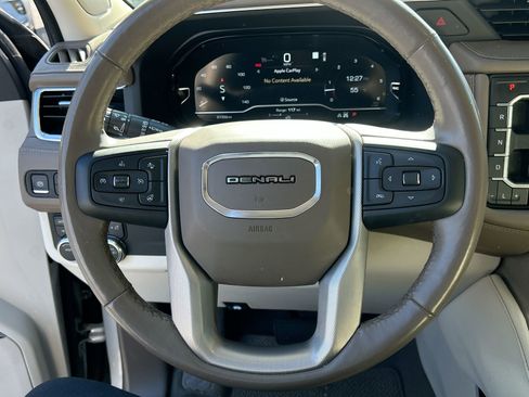 Used 2022 GMC Yukon XL Denali image 19