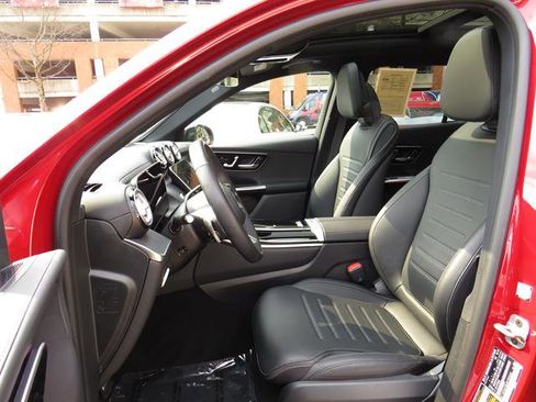 Used 2025 Mercedes-Benz GLC 300 4MATIC image 20