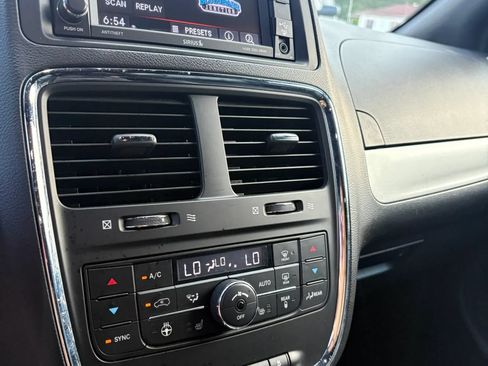 Used 2019 Dodge Grand Caravan GT FWD image 17