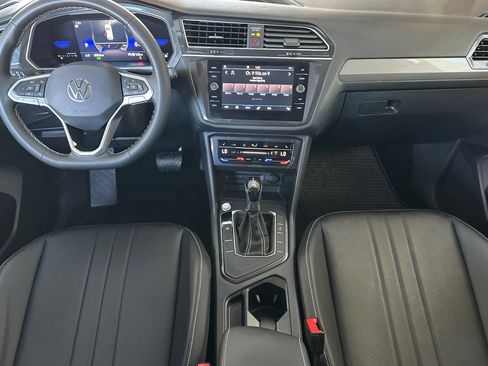 Used 2023 Volkswagen Tiguan SE FWD image 14