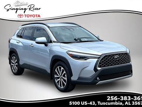 Used 2024 Toyota Corolla Cross XLE w/ Convenience Package FWD image 1