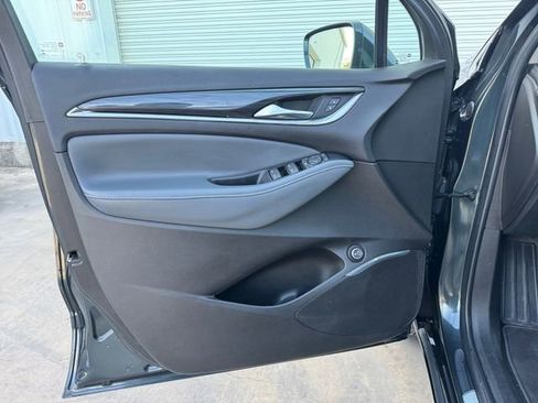 Used 2019 Buick Enclave Essence image 4