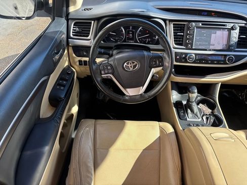 Used 2015 Toyota Highlander Limited image 2