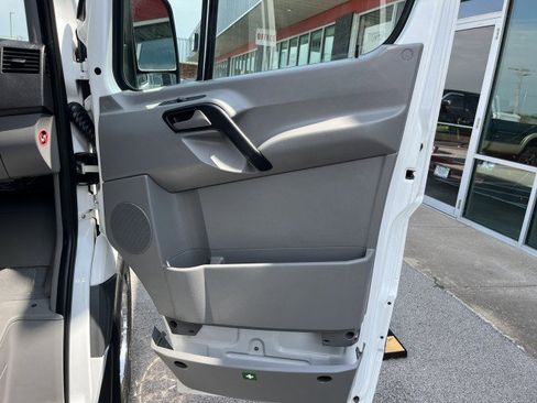 Used 2011 Mercedes-Benz Sprinter 2500 image 20