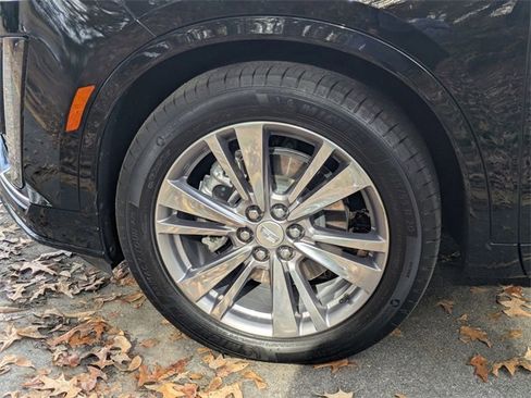 Used 2025 Cadillac XT6 Premium Luxury image 7