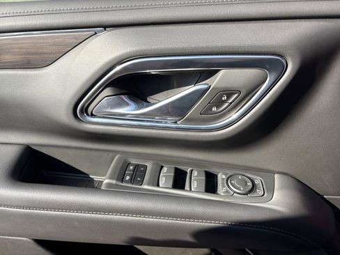 Used 2023 Chevrolet Suburban Z71 w/ Luxury Package image 18