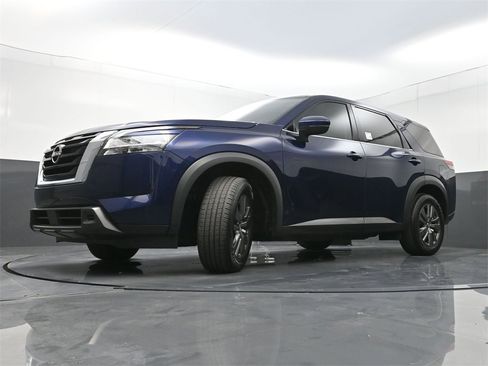 Used 2022 Nissan Pathfinder S image 25