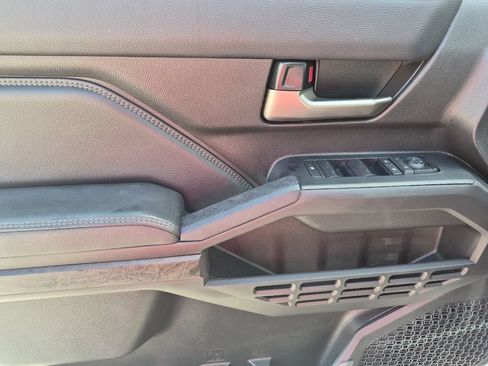 Used 2025 Toyota Tacoma Limited AWD/4WD image 11