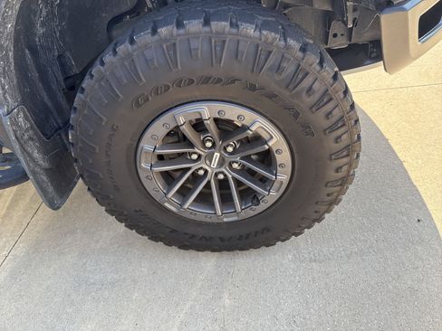 Used 2020 Ford F150 Raptor w/ Equipment Group 802A Luxury image 4