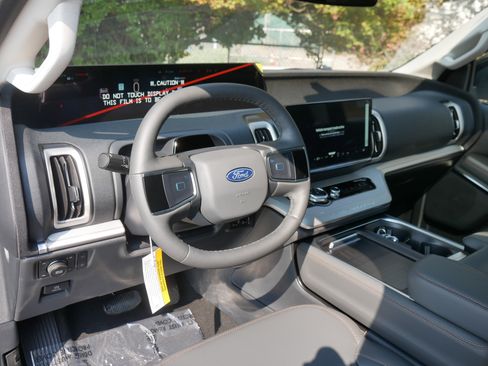 New 2025 Ford Expedition Active image 4
