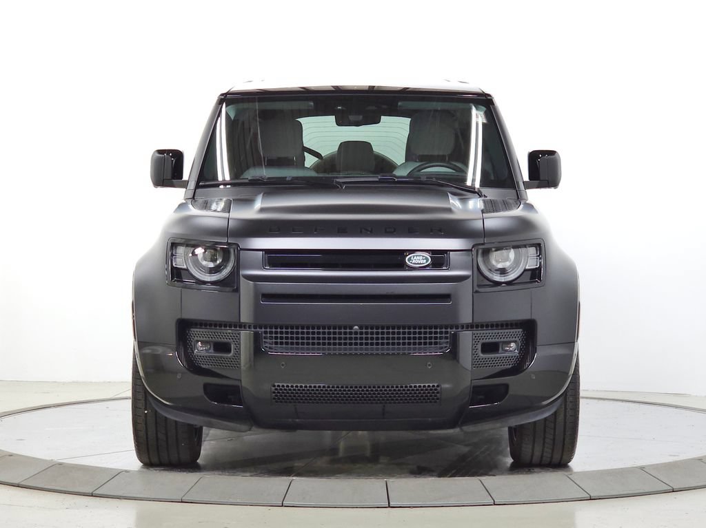 Used 2025 Land Rover Defender 110 X-Dynamic SE AWD/4WD image 2