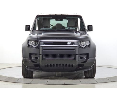 Used 2025 Land Rover Defender 110 X-Dynamic SE AWD/4WD image 2
