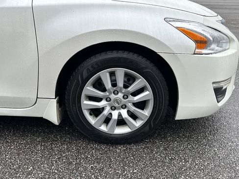 Used 2014 Nissan Altima 2.5 S w/ Display Audio Package FWD image 12