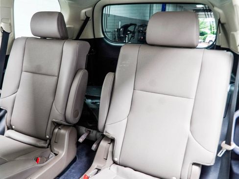 Used 2023 Lexus GX 460 Premium w/ Accessory Package AWD/4WD image 45