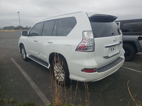 Used 2017 Lexus GX 460 Premium w/ Premium Package AWD/4WD image 8