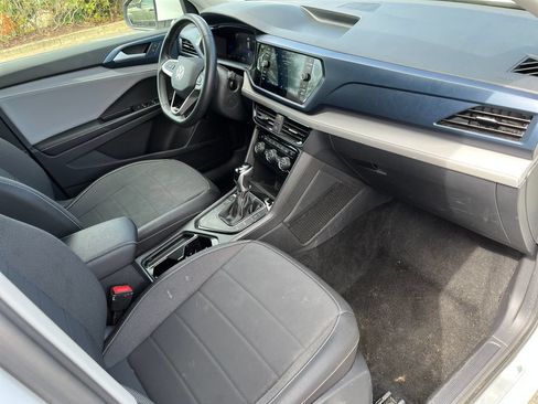 Used 2024 Volkswagen Taos SE FWD image 11