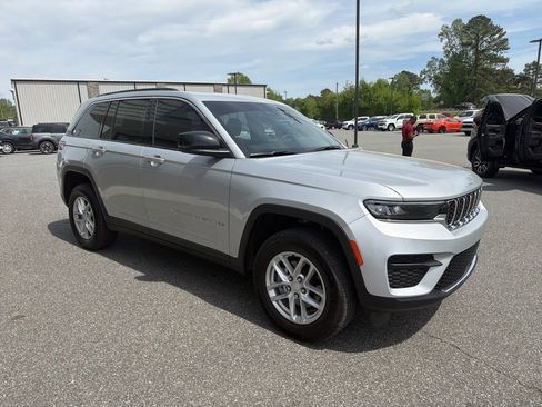 Used 2025 Jeep Grand Cherokee Laredo X image 9