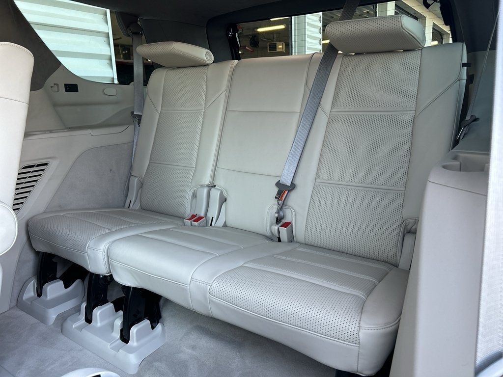 Used 2021 Cadillac Escalade Premium Luxury Platinum AWD/4WD image 14