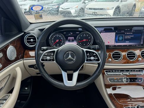 Used 2019 Mercedes-Benz E 300 4MATIC image 11