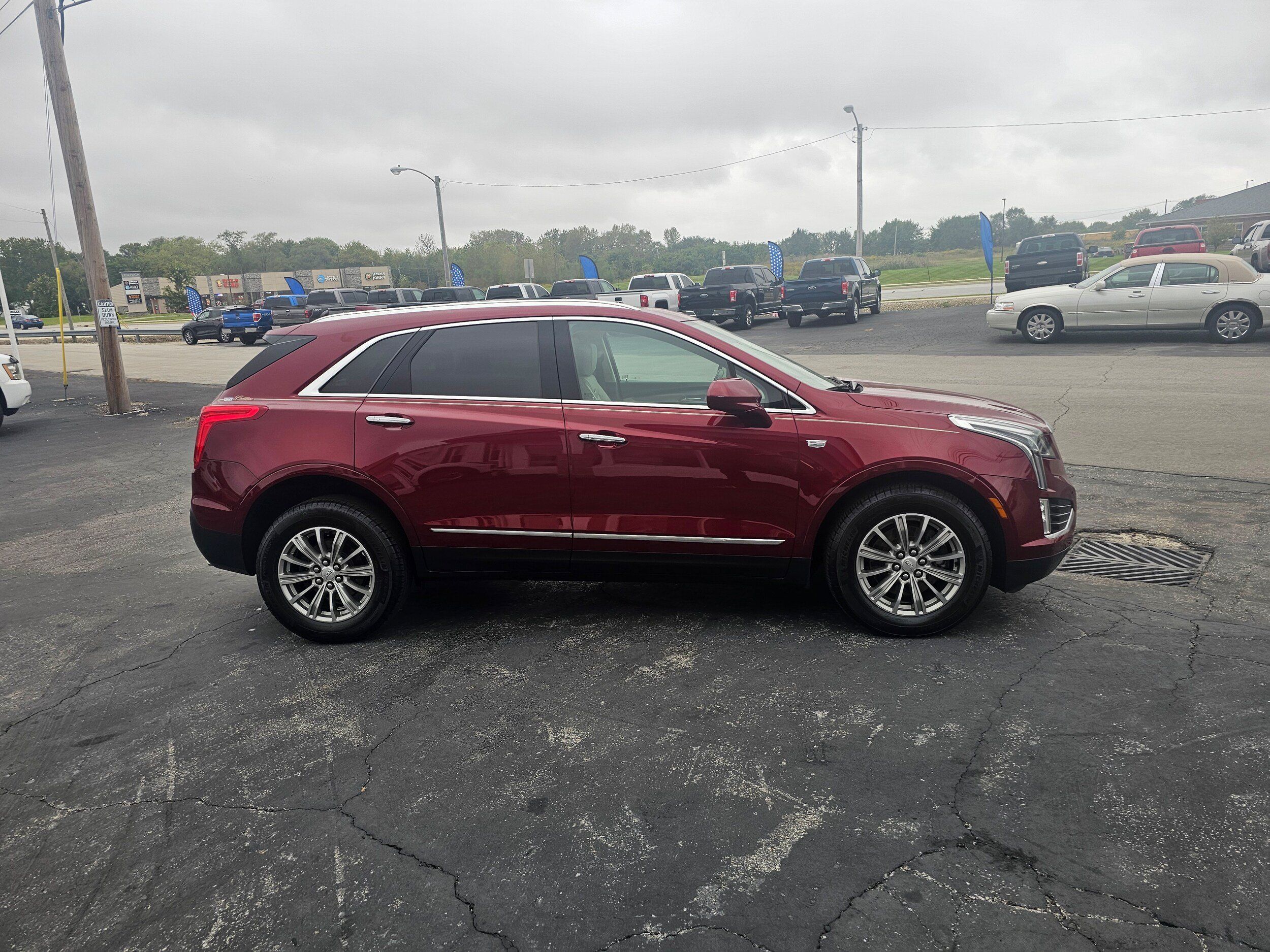 Used 2017 Cadillac XT5 Luxury w/ Driver Awareness Package AWD/4WD image 4