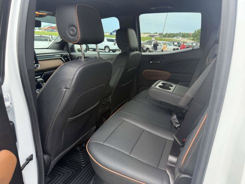 Used 2024 GMC Canyon AT4 w/ AT4 Premium Package AWD/4WD image 10