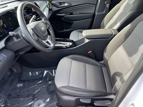 Used 2025 Chevrolet Trax LT w/ Driver Confidence Package image 14