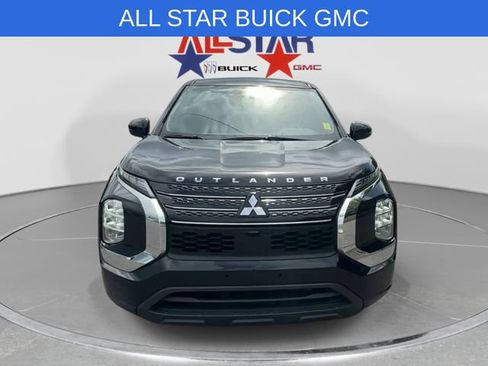Used 2022 Mitsubishi Outlander ES FWD image 2