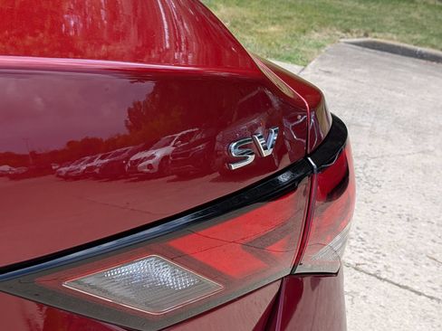 Certified 2023 Nissan Sentra SV FWD image 33