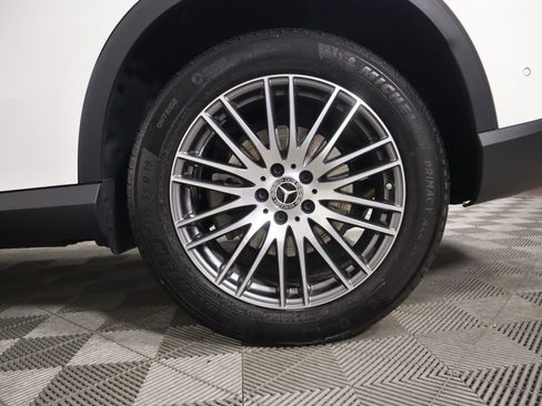 Certified 2025 Mercedes-Benz GLC 300 image 32
