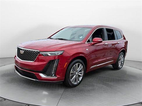 Used 2025 Cadillac XT6 Premium Luxury image 3